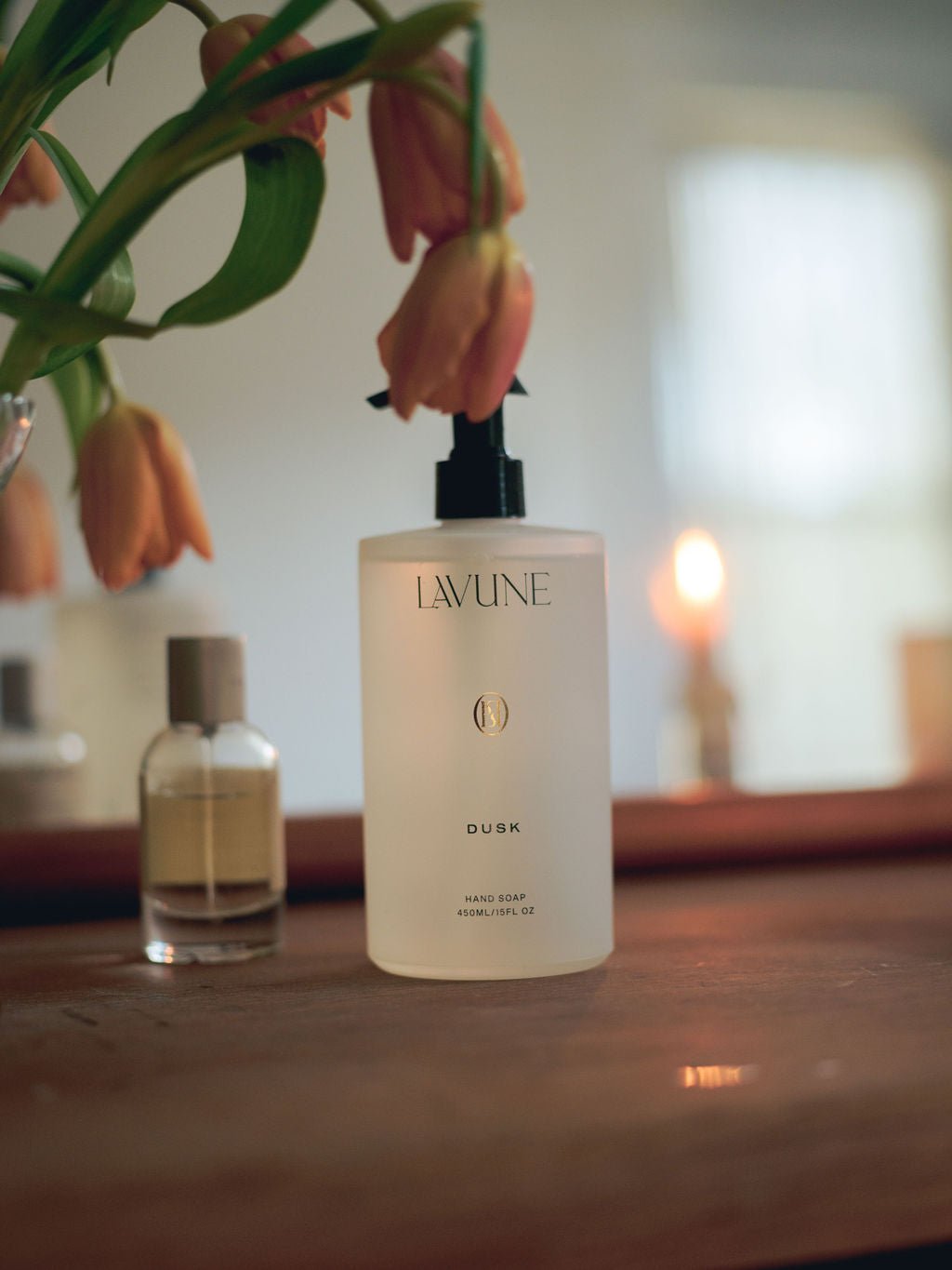 SOAP Dusk Luxury Hand Soap | Black Tea & White Florals LAVUNE