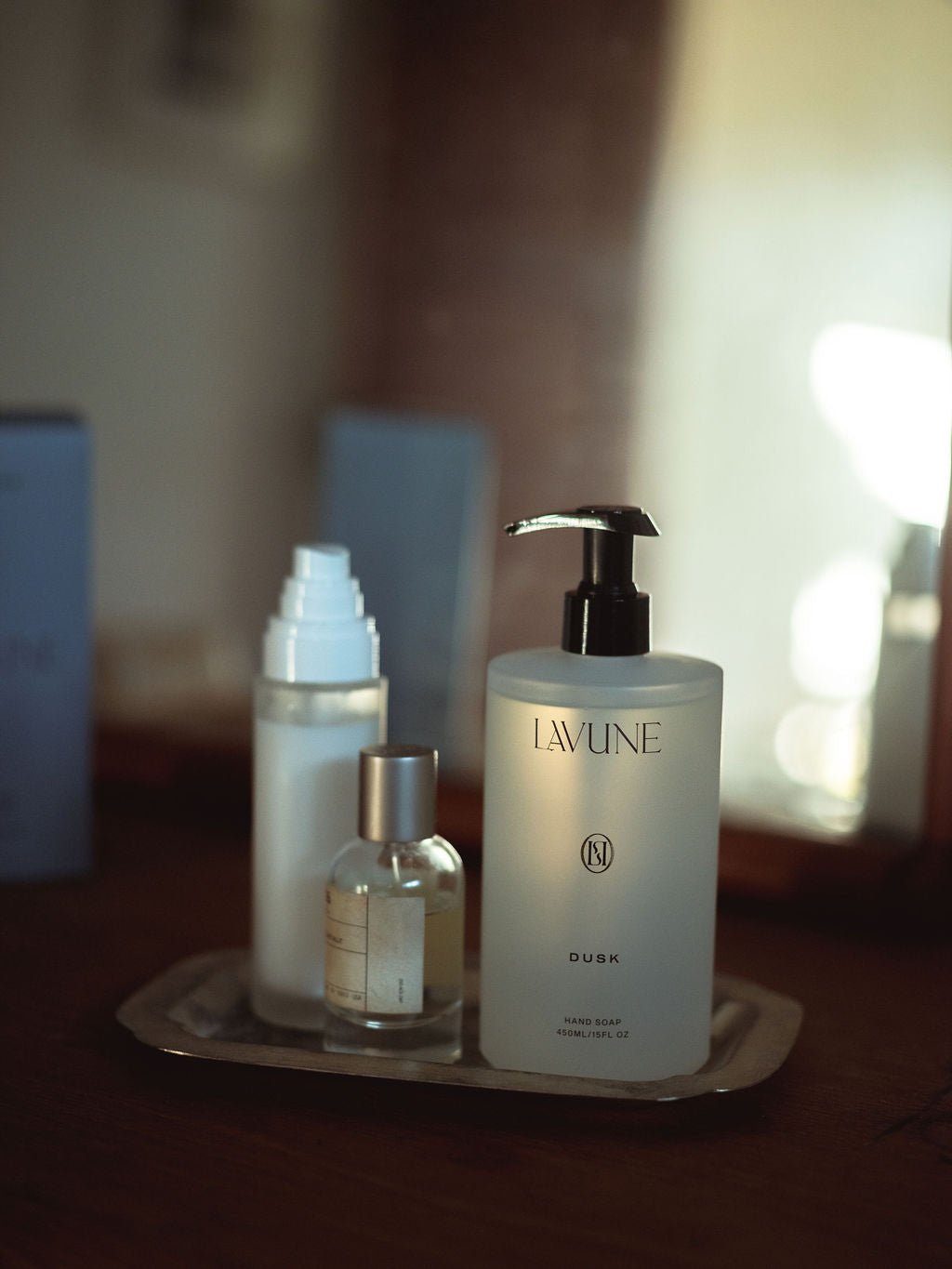 SOAP Dusk Luxury Hand Soap | Black Tea & White Florals LAVUNE