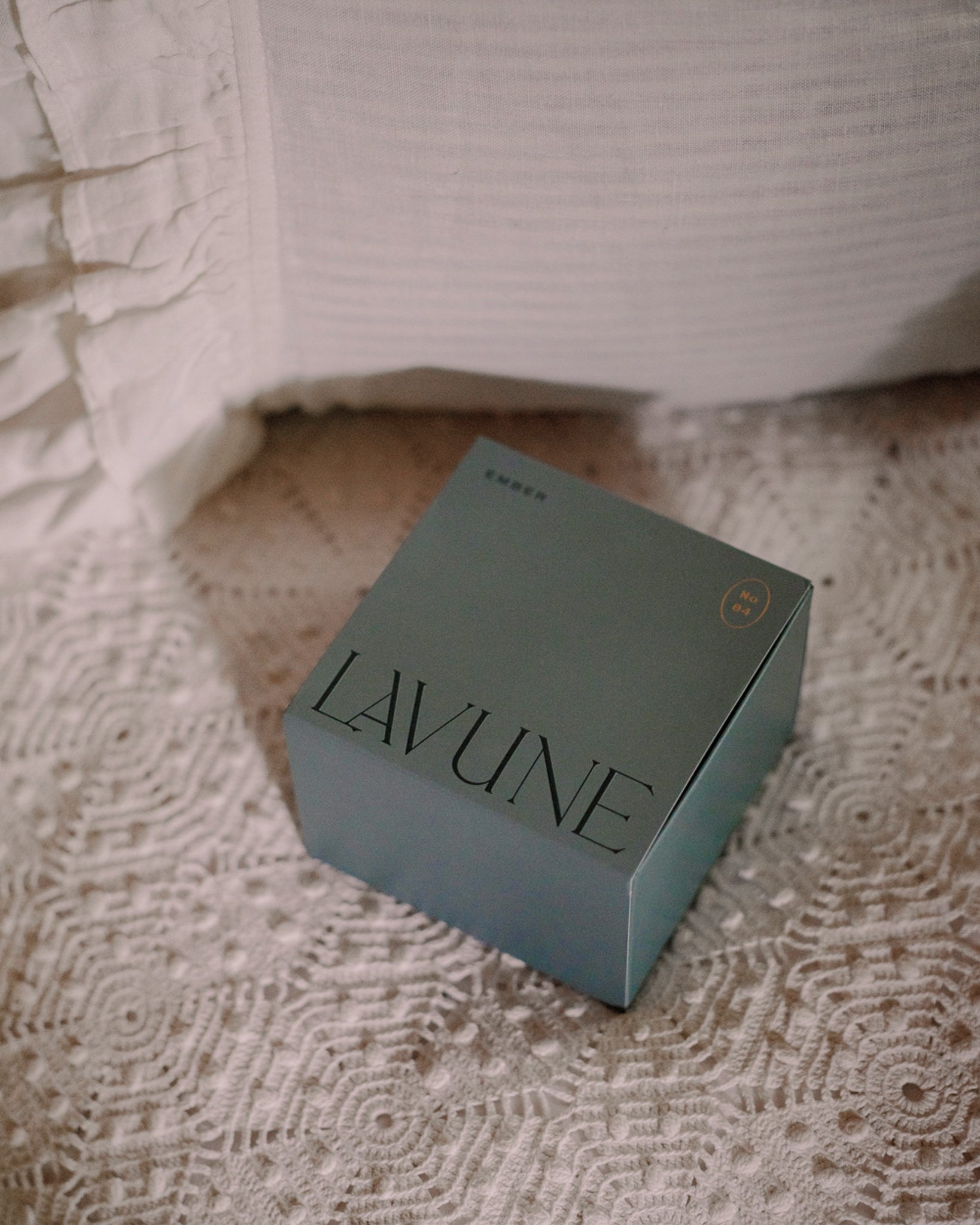CANDLES N˚04 Ember Candle | Cozy Smoke & Vanilla Sugar LAVUNE